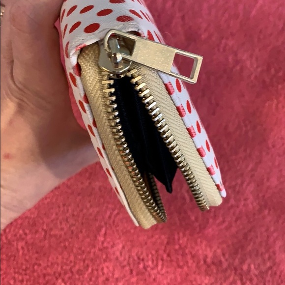 Fun lip wallet- host pick 🥰🥰🥰 - Picture 7 of 8